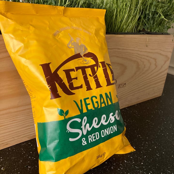 photo of Kettle Vegan Sheese & Red Onion shared by @frederikbuhrmann on  19 Dec 2020 - review
