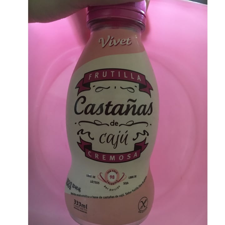 photo of Vívet Leche de Castañas de Caju sabor Frutilla Cremosa shared by @celbentz on  24 Oct 2020 - review