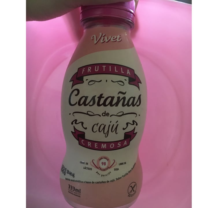 review photo of Vívet Leche de Castañas de Caju sabor Frutilla Cremosa shared by @celbentz on 24 Oct 2020 - review