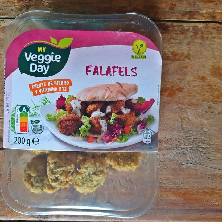 review photo of My veggie day Falafels shared by @sylbee on 27 Mar 2022 - review
