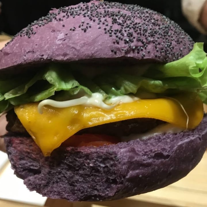 photo of Flower Burger Roma Flower burger shared by @bratkart0ffel on  09 Oct 2021 - review