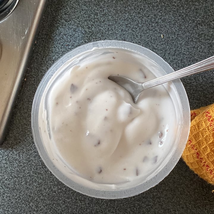 photo of Alpro Absolutely Coconut Stracciatella shared by @sinfobie on  09 May 2022 - review