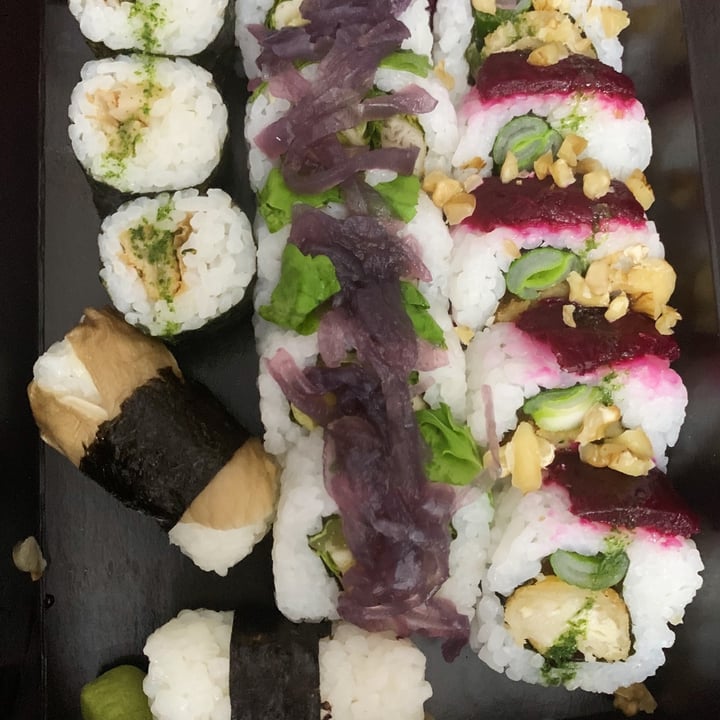 photo of Jiro Sushi - Sucursal Avellaneda Combinado Vegan shared by @palomacatelli on  02 Sep 2021 - review