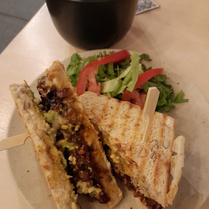 photo of Café Vegetal Sándwich pulled no-pork shared by @omar0505 on  02 Dec 2021 - review
