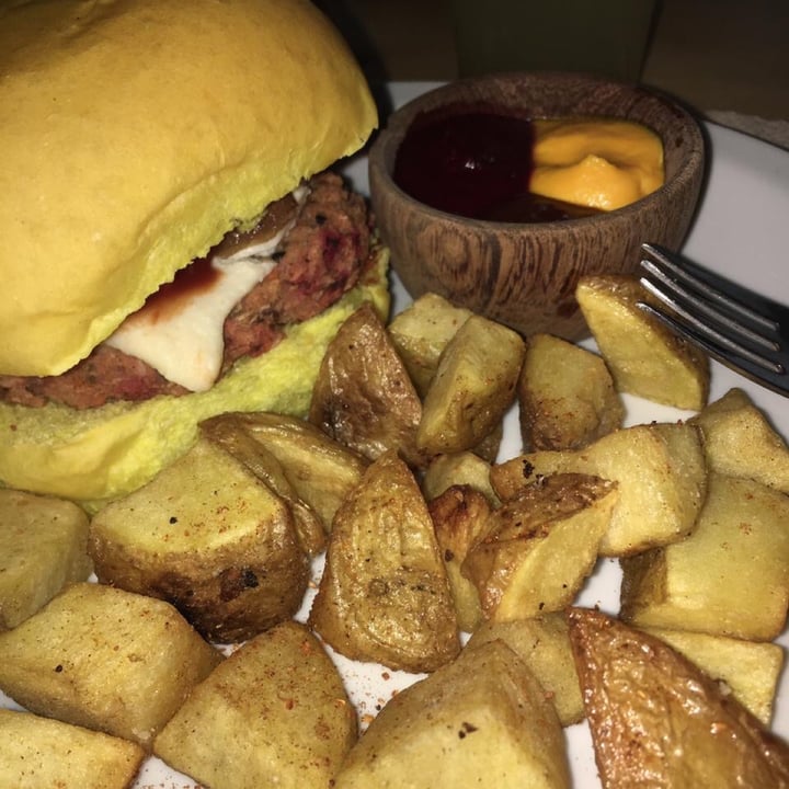 photo of MOLA Cheese burger shared by @francescachina on  17 May 2021 - review