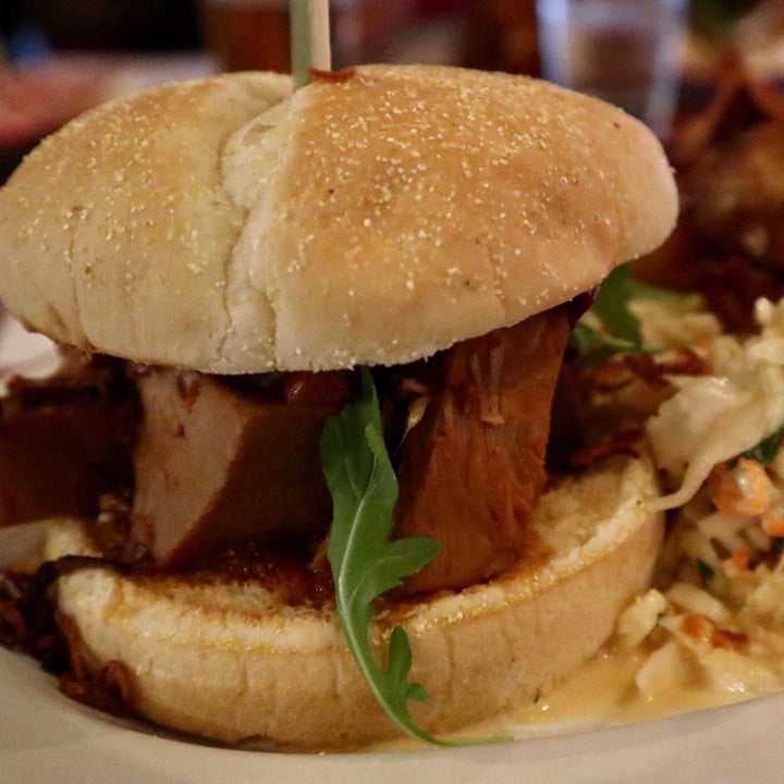 photo of Red Lion Smokehouse Jackfruit Burger shared by @kaylabear on  15 Oct 2020 - review