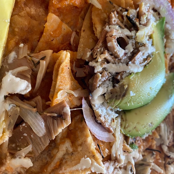 photo of Cafetería También Chilaquiles Rojos Con Yaca shared by @unidad-animal on  14 Sep 2020 - review