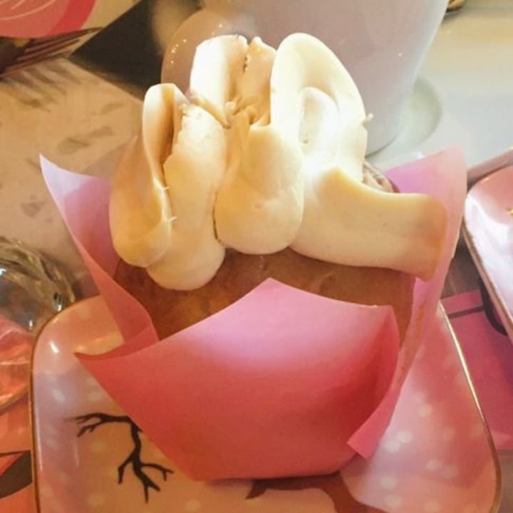review photo of Gesell Pasteleria Bakeology Muffins Con Pasta De Maní shared by @jamespalumbo on 31 Dec 2021 - review