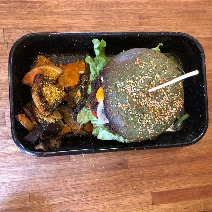 photo of Chimi Deli Cocina Natural hamburguess de poroto aduki y mayoness vegana con coles law shared by @anavegar on  04 Nov 2021 - review