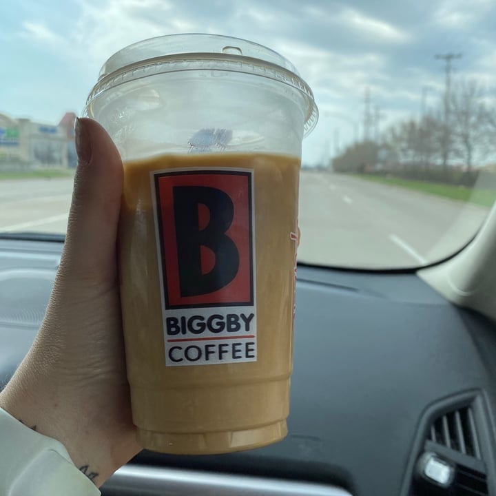 photo of BIGGBY COFFEE Sugar Free Vanilla Oat milk Iced latte shared by @fitbitchsoypreme on  07 May 2020 - review