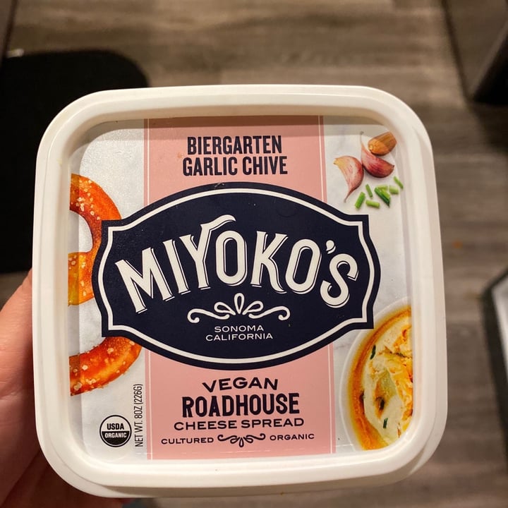 photo of Miyoko's Creamery Biergarten Garlic Chive Vegan Roadhouse Cheese Spread shared by @leannecastelli on  21 Apr 2020 - review