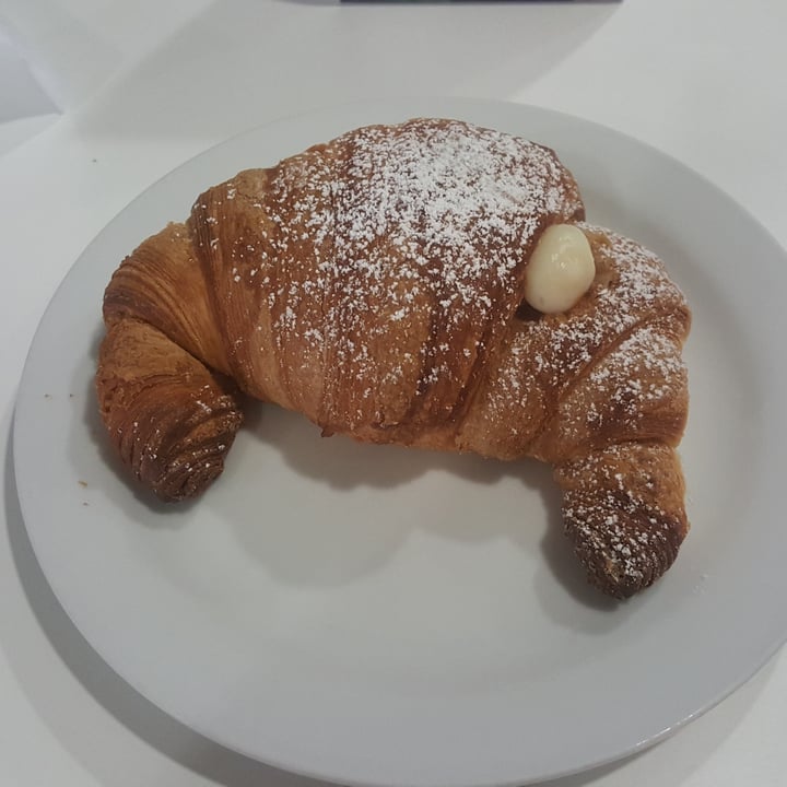 photo of Ratatouille Vegan Food Croissant alla crema shared by @valep87 on  22 Jun 2022 - review