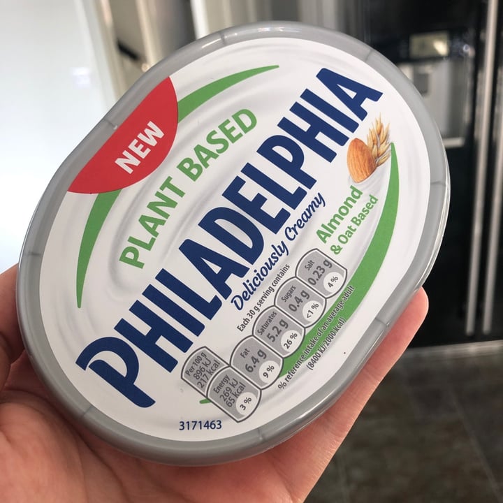review photo of Philadelphia Almond & Oat Based shared by @trdoesvegan on 03 Feb 2022 - review