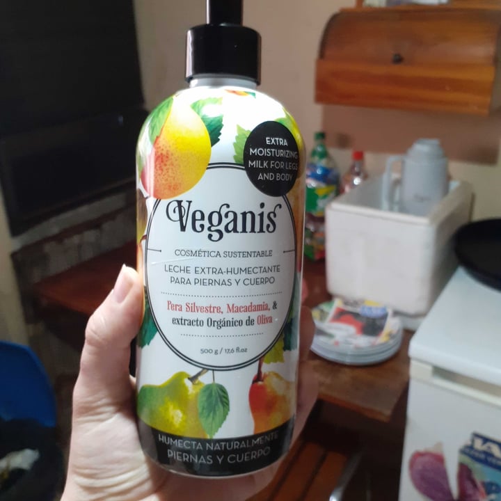 photo of Veganis LECHE EXTRA HUMECTANTE PARA PIERNAS Y CUERPO Pera Silvestre & Macadamia con extracto Orgánico de Oliva shared by @lunarezs on  20 Jun 2021 - review