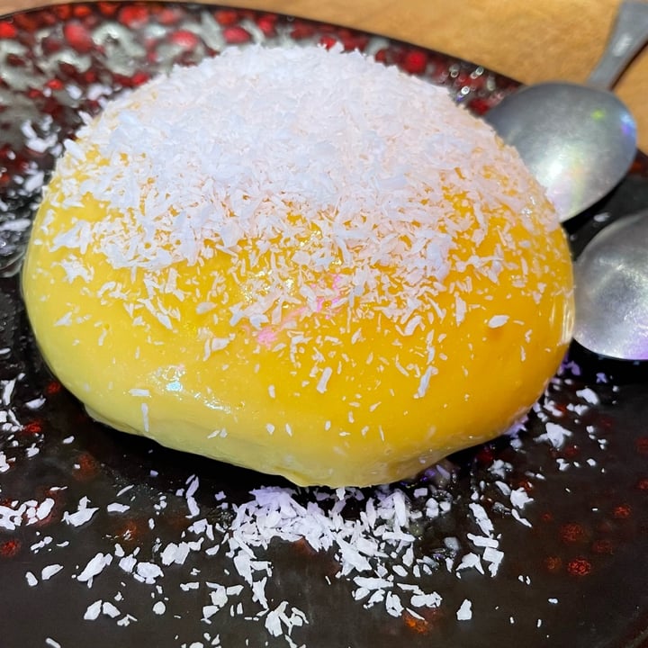 review photo of Desoriente Passion Fruit & Mango Lassi Mousse shared by @yoyovegan on 17 Jul 2022 - review