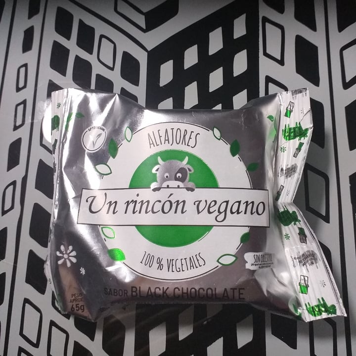 review photo of Un Rincón Vegano Alfajor Black Chocolate shared by @premonition on 19 May 2021 - review