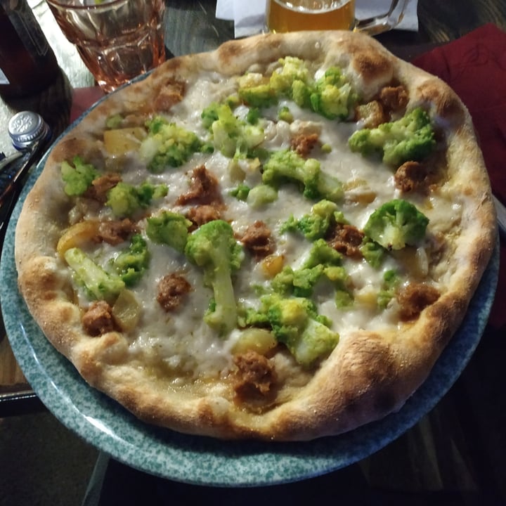 photo of Rifugio Romano Pizza Broccolona shared by @vegfraio on  09 Jul 2021 - review