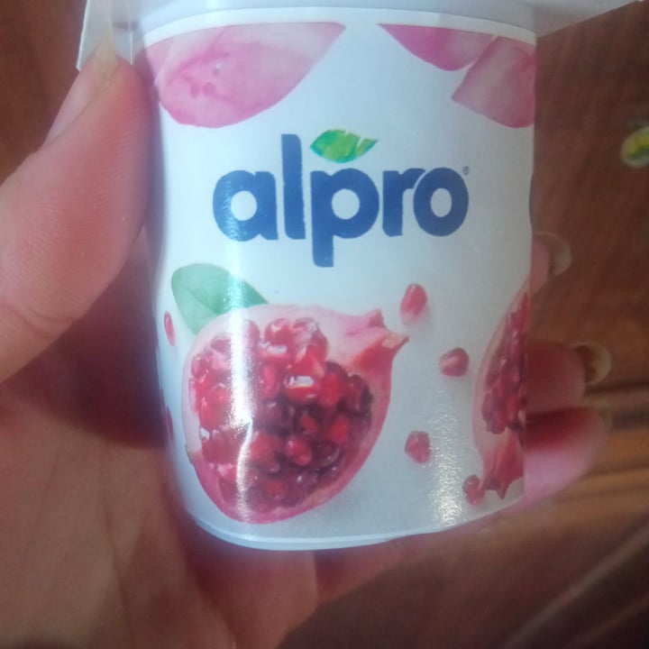 photo of Alpro Yogurt melograno shared by @stregadicioccolata on  12 Feb 2022 - review
