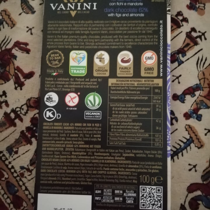 photo of Vanini Cioccolato fondente 62% con fichi e mandorle shared by @enrica92 on  24 May 2022 - review