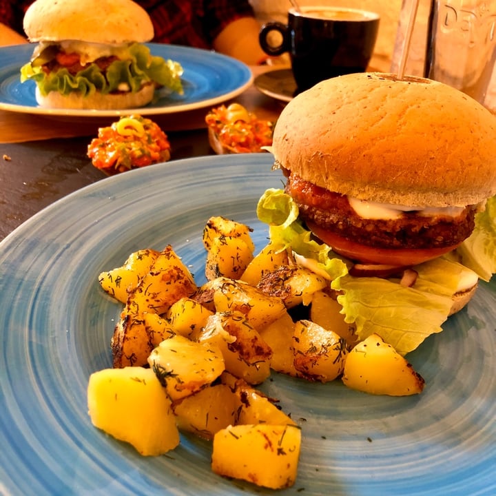 photo of Veggic Veggic Burger 🍔 shared by @bobbyeats on  19 Jan 2020 - review