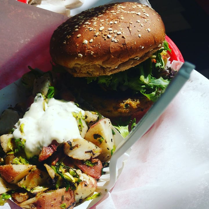 photo of Unburger Grill Spicy Chickpea And Zucchini Burger shared by @ryanrobert234 on  02 Apr 2020 - review