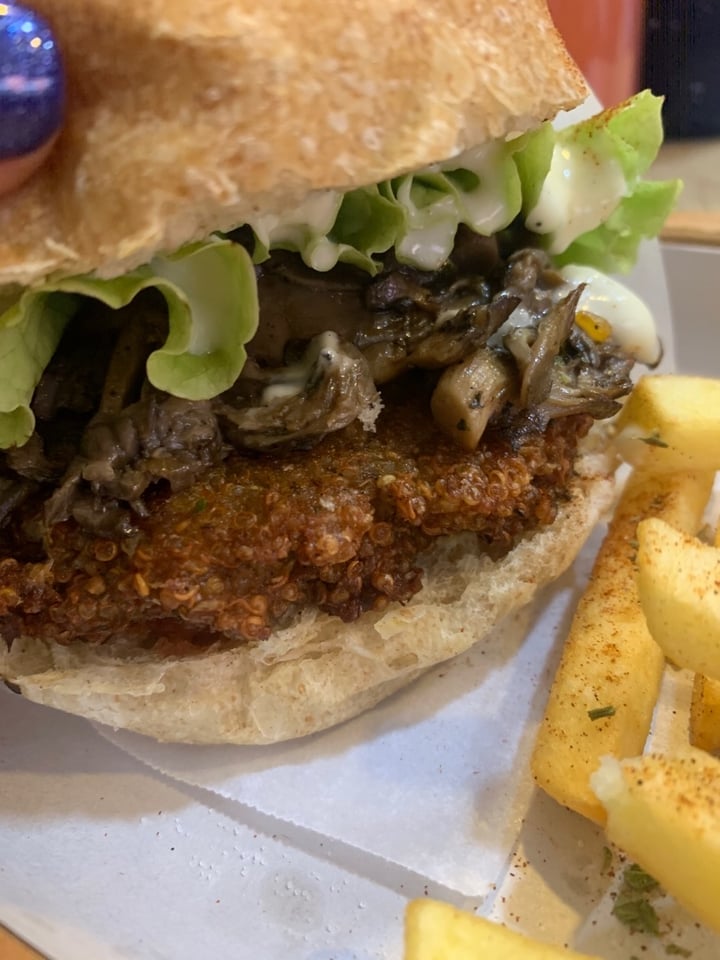 photo of La Cocinita Verde - Comida Vegana Hamburguesa De Quinoa shared by @nicoleqd420 on  20 Jan 2020 - review