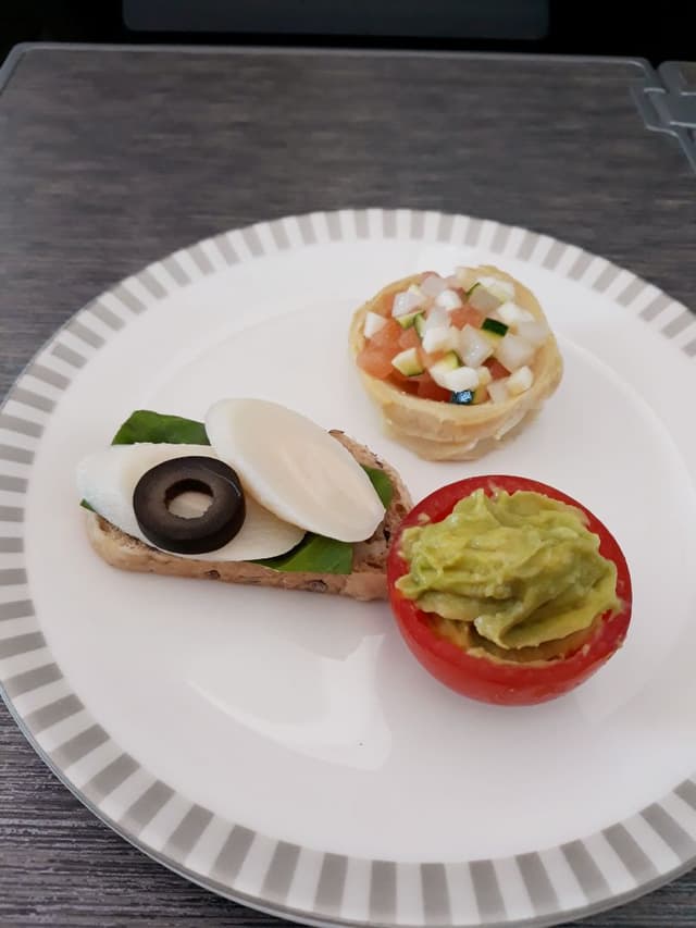 菜肴“Business Class Vegetarian Vegan Lunch”的照片