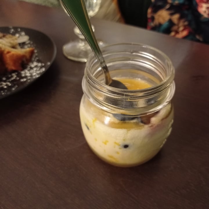 photo of Annie's Kitchen Crème vanille citronnée et myrtilles shared by @koyott on  24 Sep 2020 - review