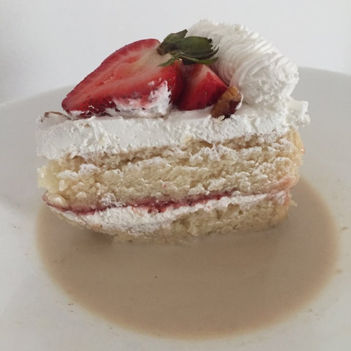 photo of Café Vegetal Pastel de tres leches shared by @zullybee on  30 Jul 2021 - review