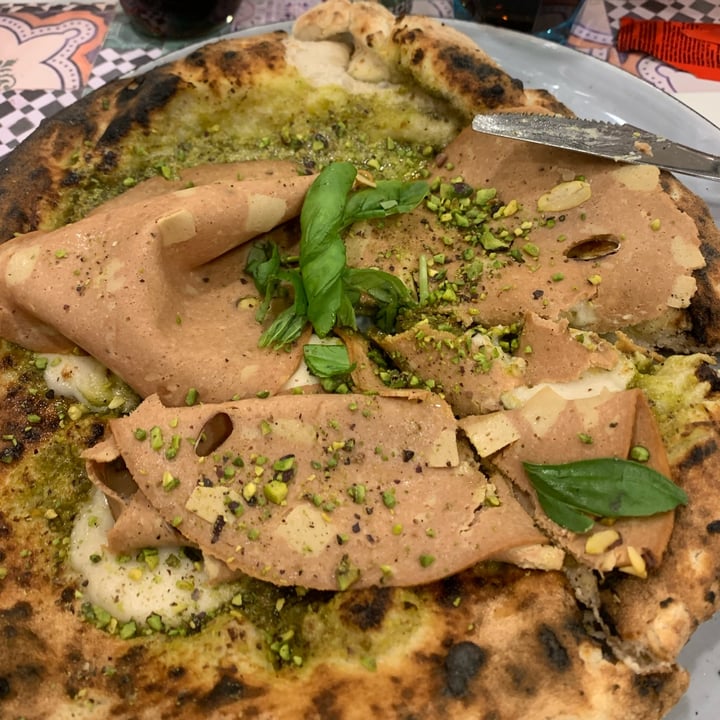 photo of Pizzeria Assaje Pistacchio e mortadella vegana shared by @ayaros on  03 Apr 2022 - review
