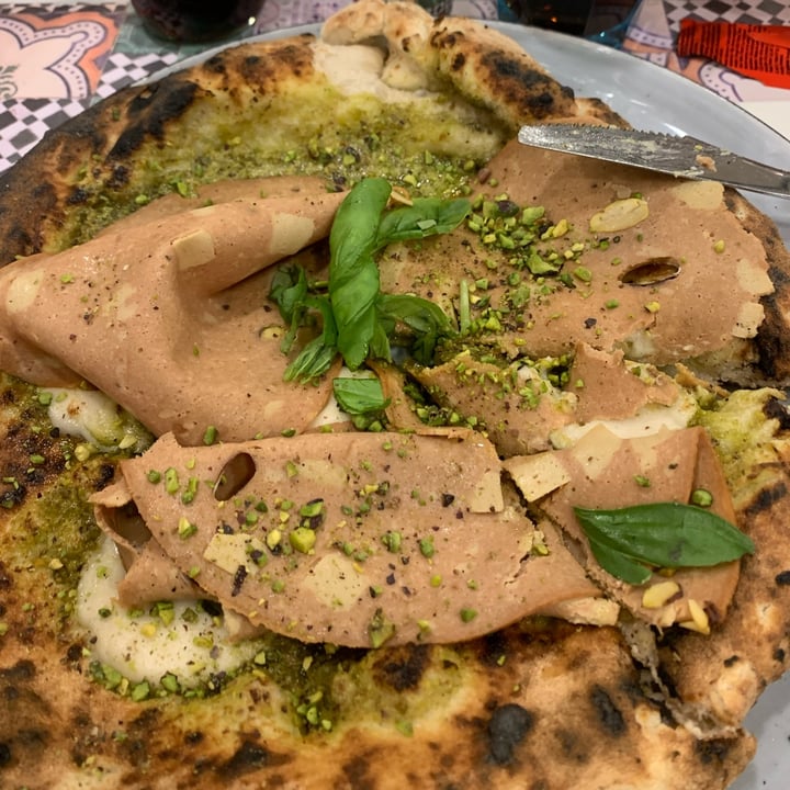 review photo of Pizzeria Assaje Pistacchio e mortadella vegana shared by @ayaros on 03 Apr 2022 - review