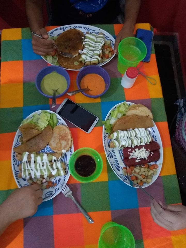 photo of Frijol Vegano - AntojitosMexicanos Flautas shared by @karengtz on  17 Jan 2020 - review