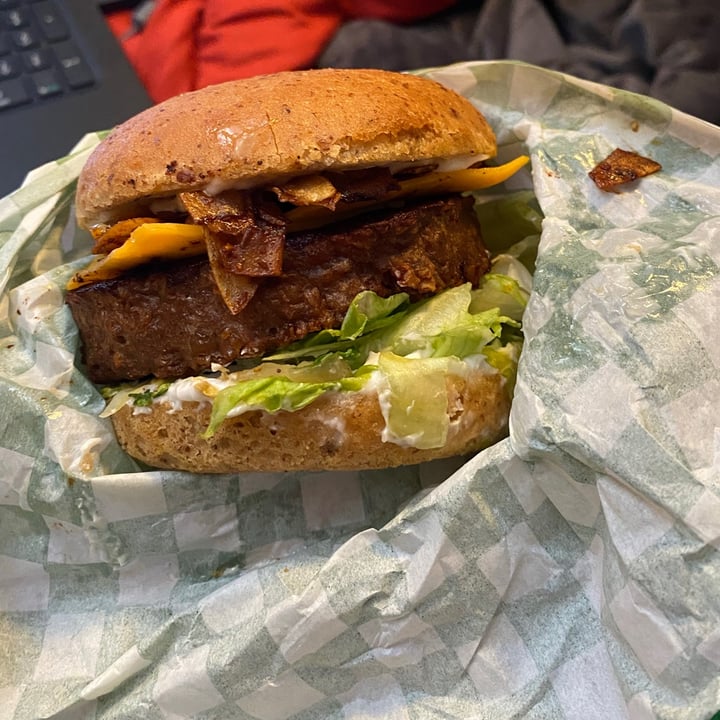 photo of Valiant's Barrie Bacun Cheeze Burger shared by @tayahworrod on  26 Feb 2021 - review