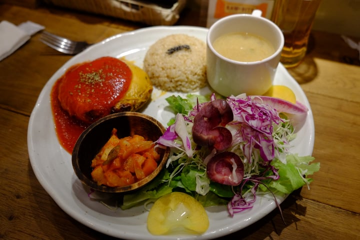 review photo of Shizen Bar Paprika Shokudou Vegan Vegan cheese hamburger dinner set shared by @robj on 08 Dec 2019 - review
