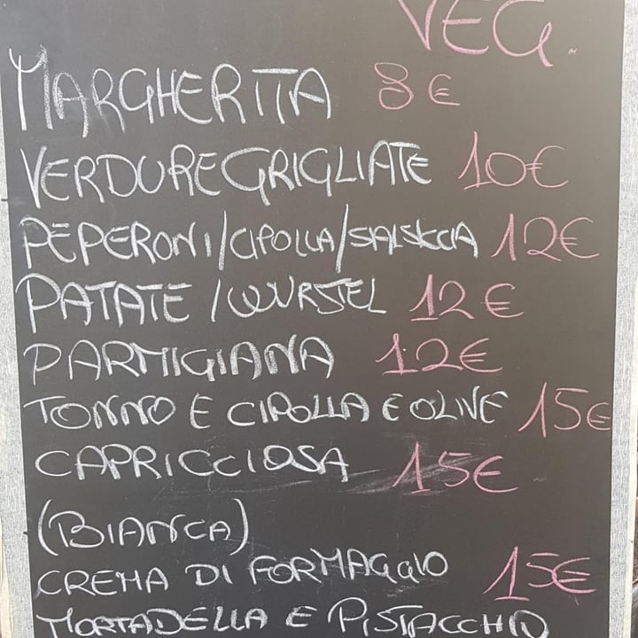 photo of Juice Bio Bistrot & Café pizza peperoni cipolla salsiccia shared by @valeveg75 on  22 Apr 2022 - review
