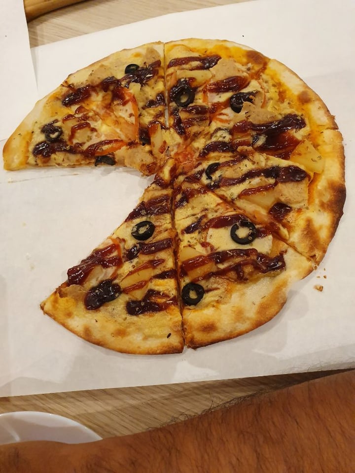 photo of WS Deli Experience Store Bbq Chicken Pizza shared by @ravi-gopalan on  08 Nov 2019 - review
