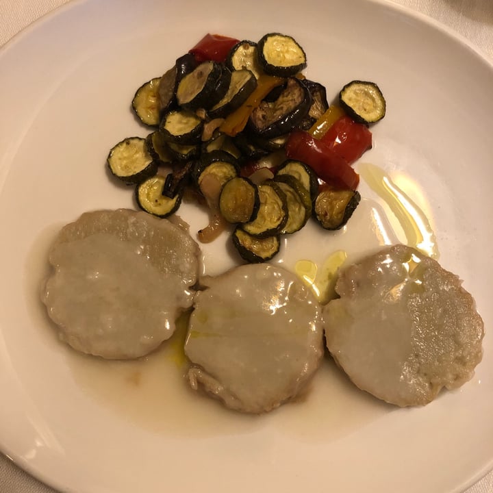 photo of Il Lughino Scaloppine  di seitan al vino bianco con verdure grigliate shared by @salviaelimone on  24 Jul 2022 - review