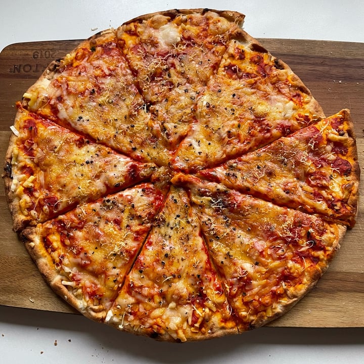 review photo of Plant Kitchen (M&S) 3 cheeze stonebaked pizza shared by @nobloodnotears on 18 Apr 2022 - review