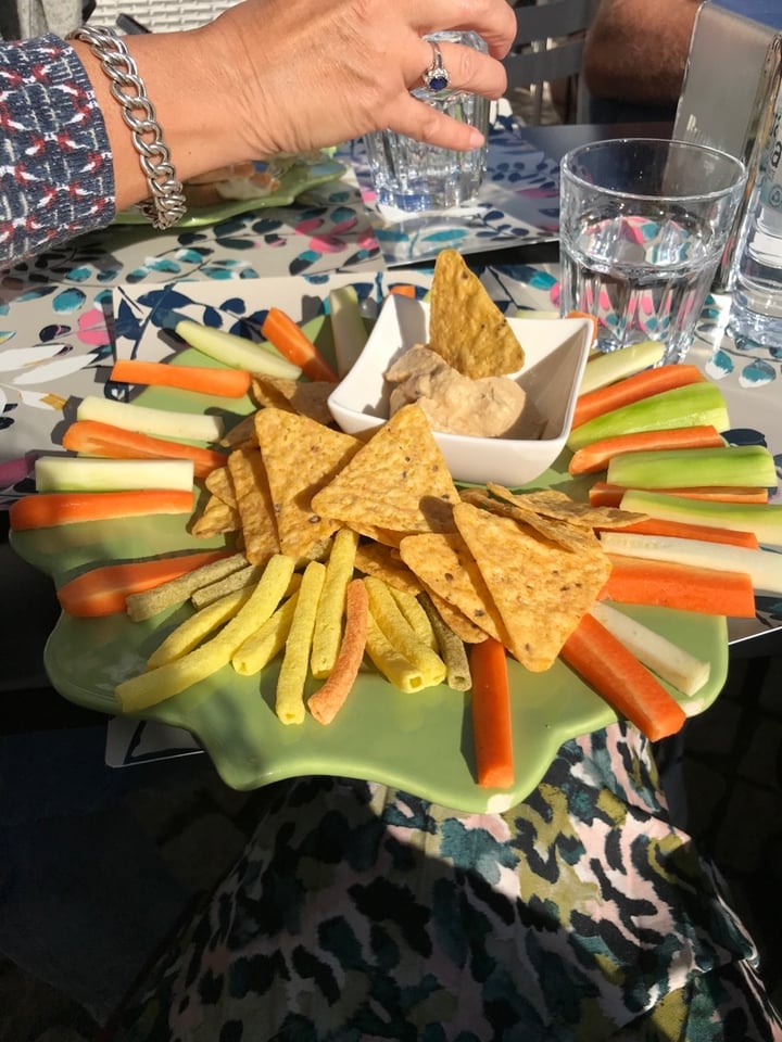 photo of La Cucina Di Marta Hummus With Nachos And Vegetables shared by @drescoding on  31 Dec 2019 - review