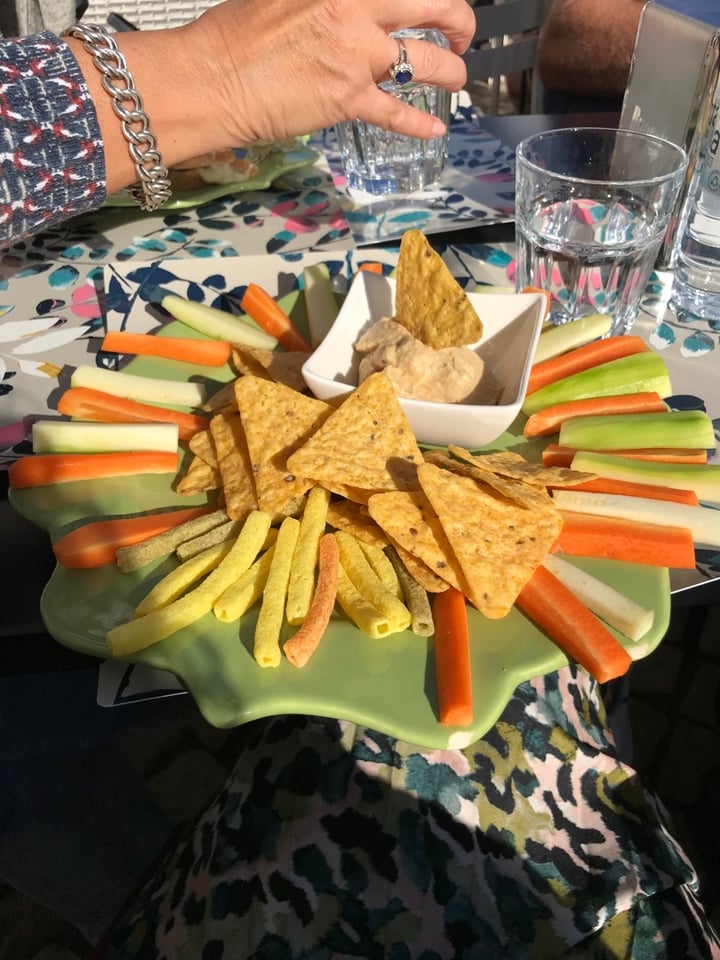 review photo of La Cucina Di Marta Hummus With Nachos And Vegetables shared by @drescoding on 31 Dec 2019 - review