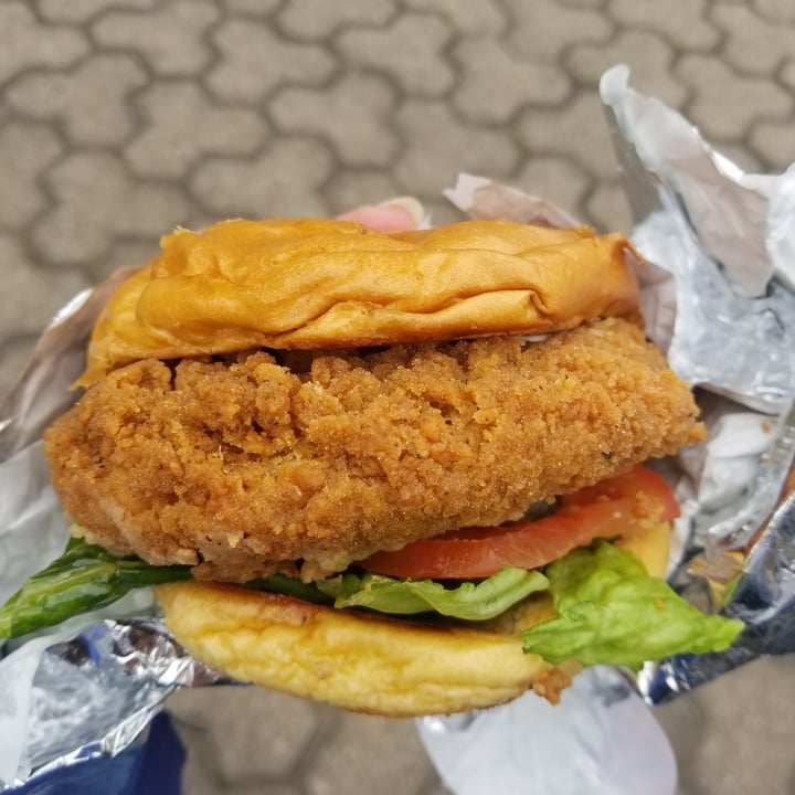 photo of Bring Me Some Chick-eel O’Neil Burger shared by @plantpoweredpotato on  01 Jun 2021 - review