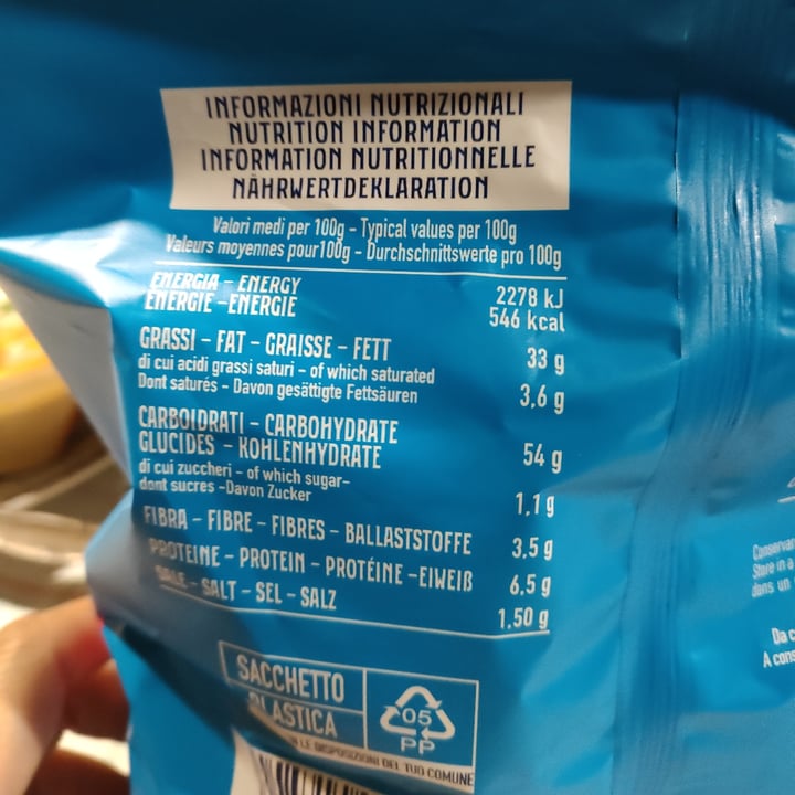 review photo of Amica Chips Patatina Alla Paprika shared by @coccobello on 07 Sep 2022 - review