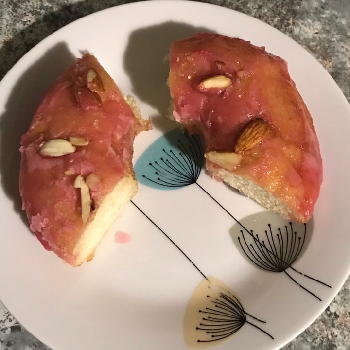 review photo of VegAmazing Doughnuts Dougnouts hibiscus y lima shared by @daytruji on 30 Jan 2021 - review