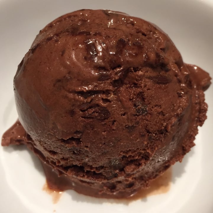 photo of Häagen-Dazs Chocolate Salted Fudge Truffle Ice Cream Tub shared by @malarky on  28 Feb 2021 - review