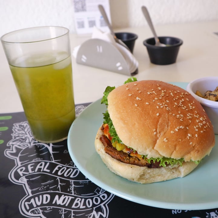 review photo of Poderosa Restaurante Vegano Hamburguesa shared by @davidolvera on 10 Apr 2022 - review