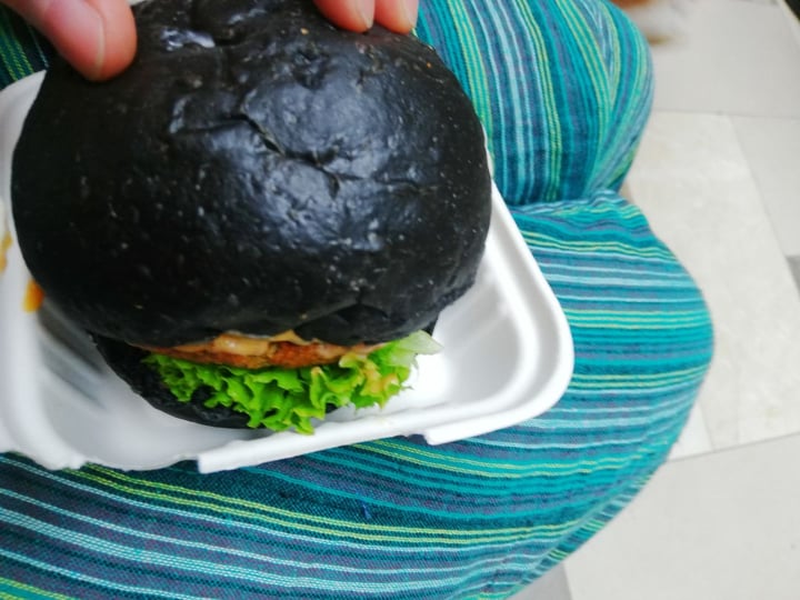 photo of LN FORTUNATE COFFEE MALAYSIA 幸福咖啡 Charcoal Burger shared by @gabe2 on  18 Aug 2019 - review