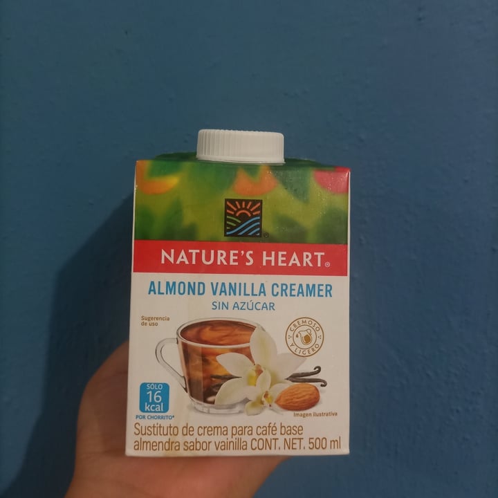 review photo of Nature's Heart Almond vanilla creamer shared by @valevegan8a on 31 Jan 2022 - review