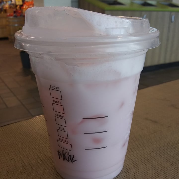 review photo of Starbucks Pink Drink shared by @alianahawke on 17 Jan 2021 - review