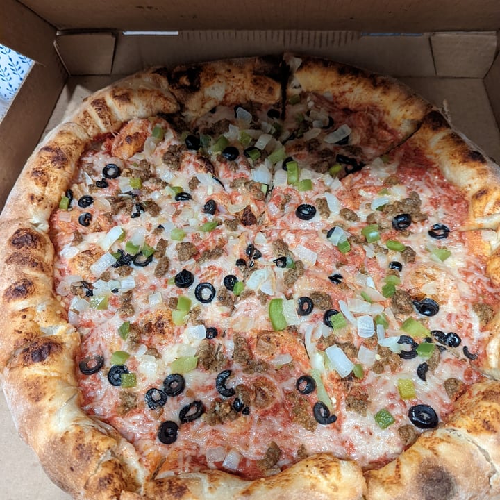 photo of Brick Oven Pizzeria Vegan Pepperoni & Vegan Supreme shared by @kornclown7 on  17 Jan 2022 - review