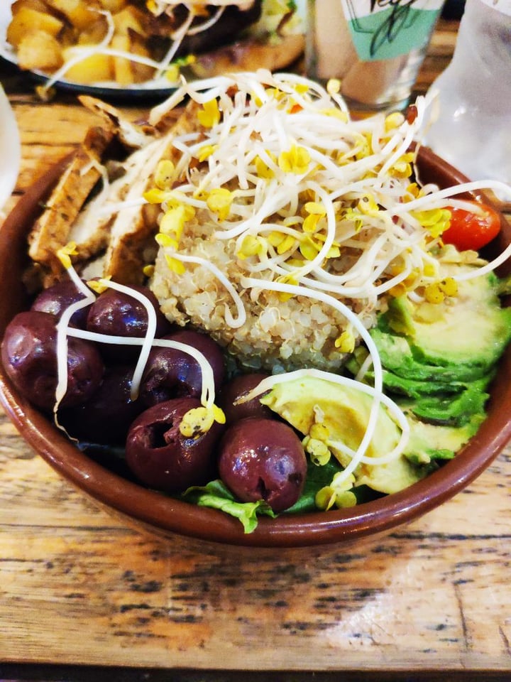 photo of Estilo Veggie Quinoa Mediterránea shared by @agosq1 on  09 Nov 2019 - review